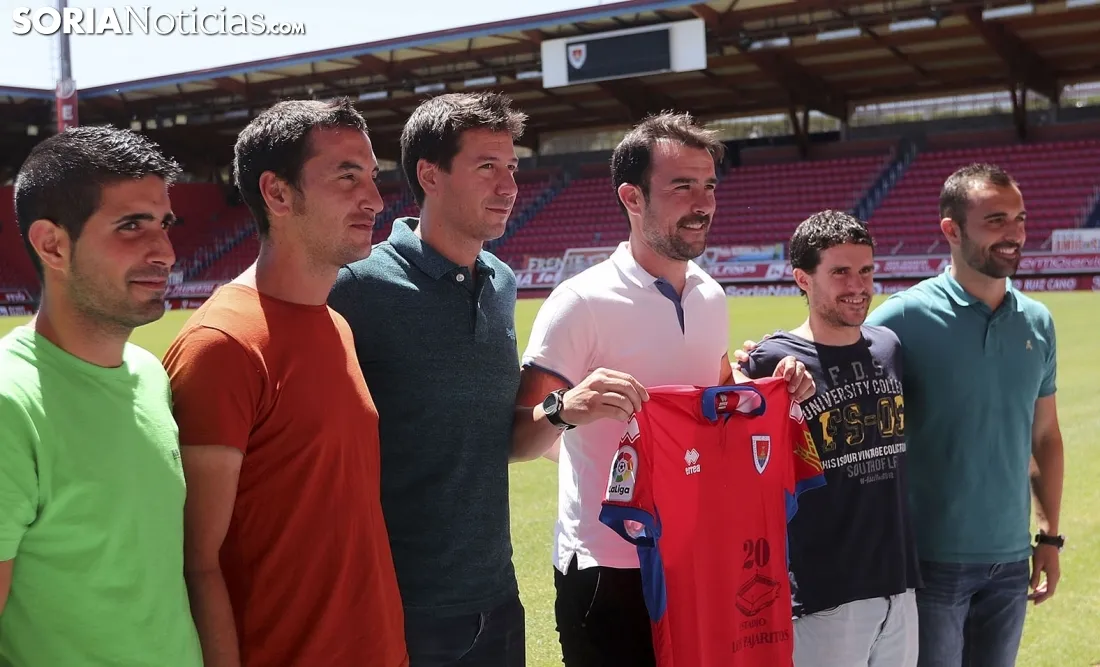 Una imagen de la presentación del nuevo técnico. /SN