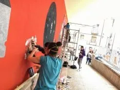 Foto 3 - El mural del Certamen de Creaci&oacute;n Joven va tomando forma