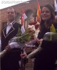 Una imagen de la comitiva floral antes de llegar santuario de la Virgen de los Milagros. /Ainalb Alomar