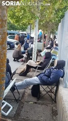 La fila esta mañana a las ocho. /SN