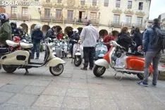 Una imagen de la llegada de las motocicletas a la plaza Mayor de la capital. /SN