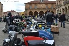 Una imagen de la llegada de las motocicletas a la plaza Mayor de la capital. /SN