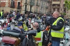 Una imagen de la llegada de las motocicletas a la plaza Mayor de la capital. /SN
