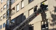 Foto 3 - Los bomberos intervienen por una vecina que no contestaba en su domicilio