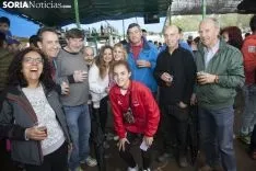 Foto 57 - Fotograf&iacute;as: el color del cielo no amarga la fiesta del Lavalenguas en los chiringuitos
