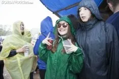 Foto 20 - Fotograf&iacute;as: el color del cielo no amarga la fiesta del Lavalenguas en los chiringuitos