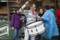 Foto 6 - Fotograf&iacute;as: el color del cielo no amarga la fiesta del Lavalenguas en los chiringuitos