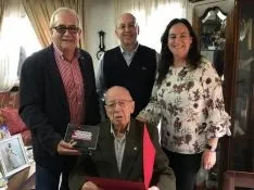 Foto 3 - Saturio Ugarte, premio Cruz Roja CyL por su implicaci&oacute;n en  la instituci&oacute;n