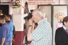 Reparto de la tajada en crudo en los locales de cuadrilla. /EM