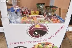 Reparto de la tajada en crudo en los locales de cuadrilla. /EM