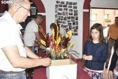 Reparto de la tajada en crudo en los locales de cuadrilla. /EM