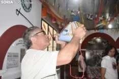 Reparto de la tajada en crudo en los locales de cuadrilla. /EM