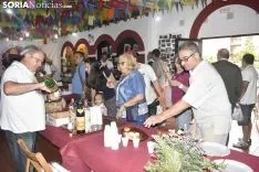 Reparto de la tajada en crudo en los locales de cuadrilla. /EM