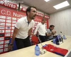 Una imagen de la presentación del nuevo técnico. /SN