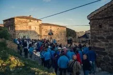 Foto 5 - Sarnago rinde homenaje a la novela 'La lluvia amarilla' de Julio Llamazares y realiza su &uacute;ltima jornada de trabajo de la primavera