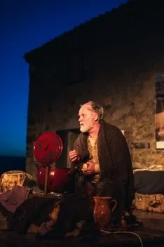 Foto 4 - Sarnago rinde homenaje a la novela 'La lluvia amarilla' de Julio Llamazares y realiza su &uacute;ltima jornada de trabajo de la primavera