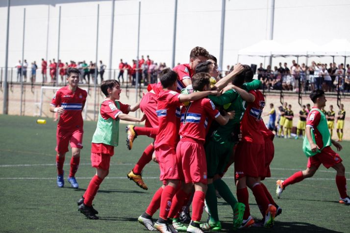 El Espanyol celebra un gol en el Polideportivo San Andrés. NIC. 