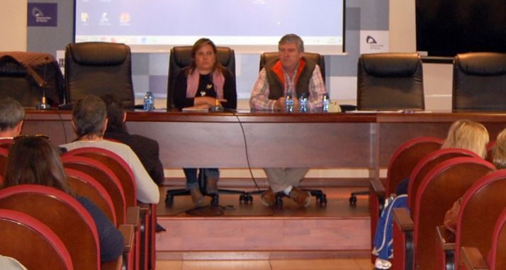 Esther Pérez, vicepresidenta de la Diputación, y Paulino Herreno, presidente de ASOPIVA. 