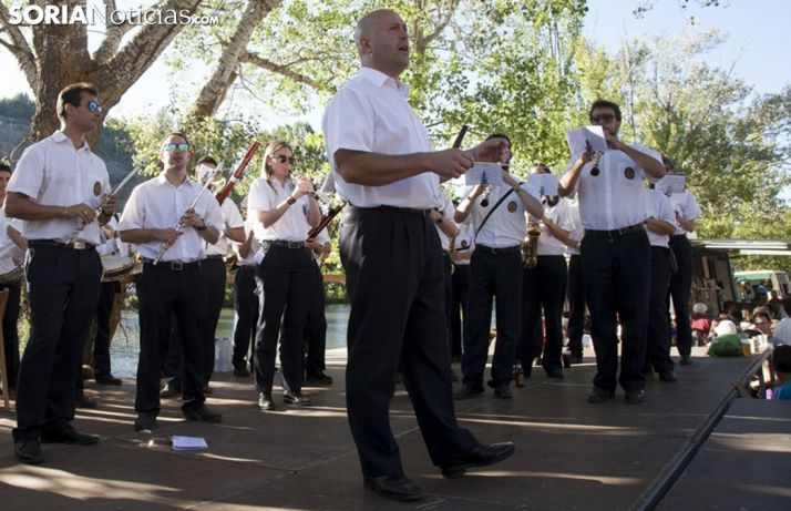Aceña, al frente de la Banda un Lunes de Bailas. /SN