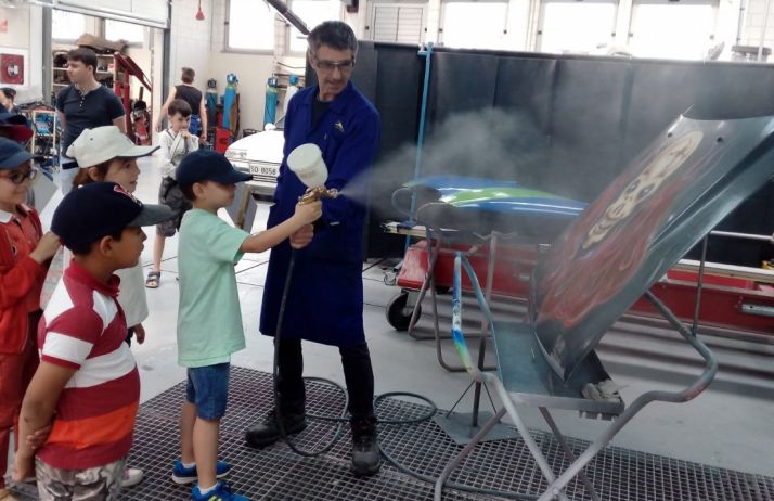 Alumnos de Primaria visitan el Pico Frentes para descubrir la Formación Profesional 