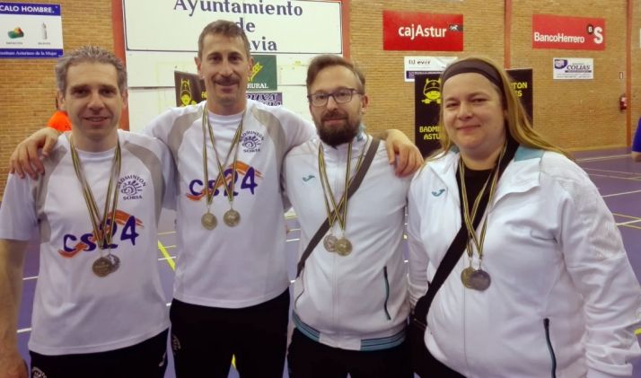 Los badmintonianos sorianos en Pravia. 