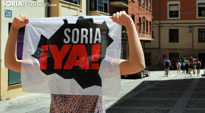 Una bandera de la Soria Ya lista para colocar. /SN