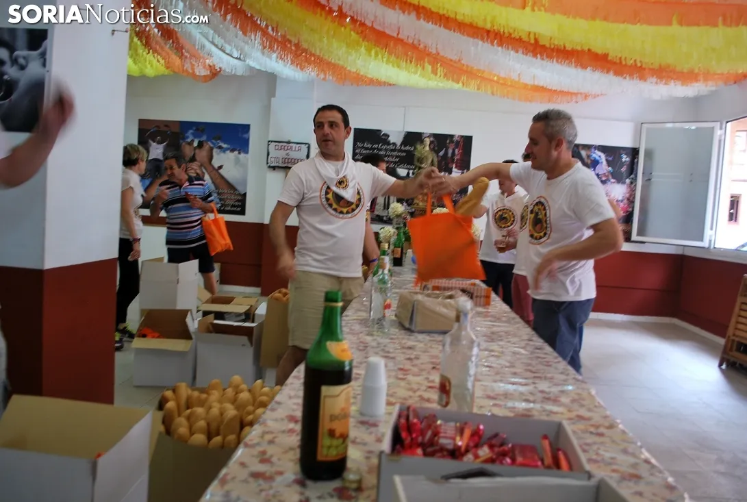 Una imagen del reparto de este Domingo de Calderas. /SN