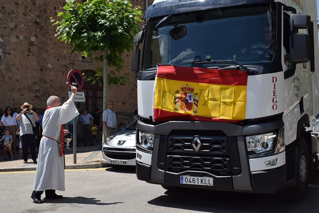 Foto 10 - Galer&iacute;a de im&aacute;genes de la bendici&oacute;n de veh&iacute;culos en Soria