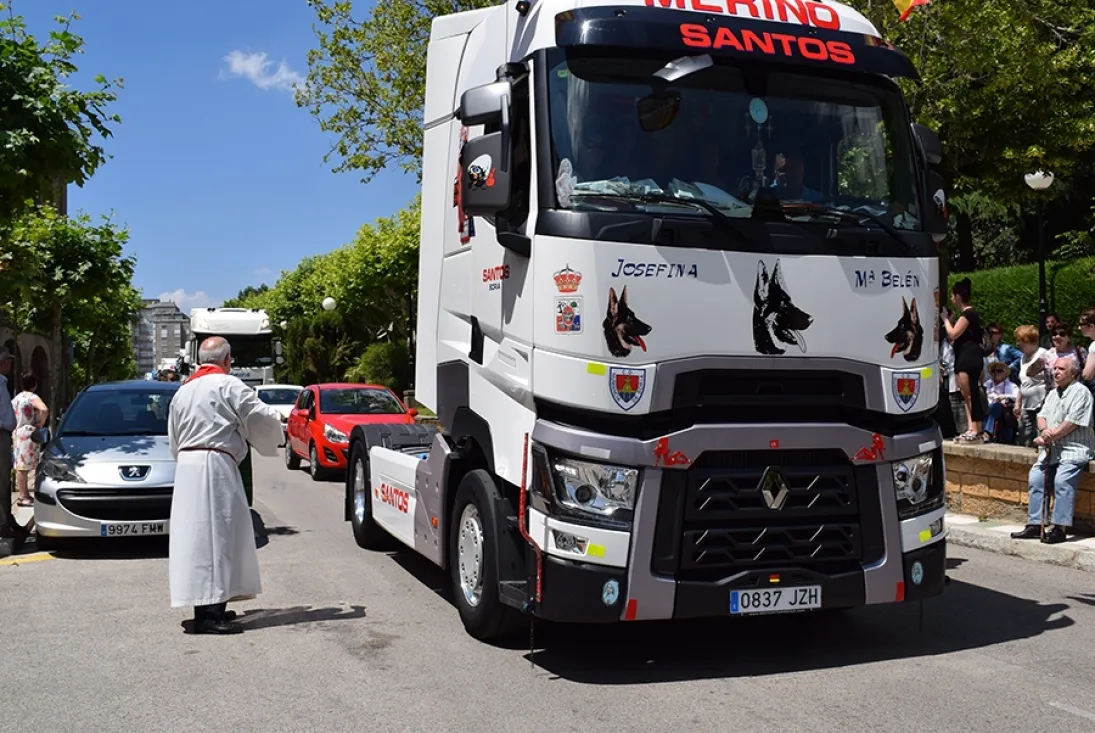 Foto 8 - Galer&iacute;a de im&aacute;genes de la bendici&oacute;n de veh&iacute;culos en Soria