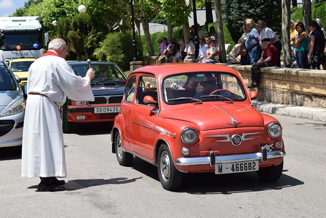 Foto 2 - Galer&iacute;a de im&aacute;genes de la bendici&oacute;n de veh&iacute;culos en Soria