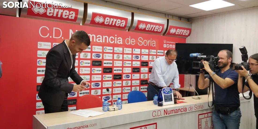Julio Álvarez durante su despedida del Club Deportivo Numancia