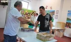 Una imagen del reparto de este Domingo de Calderas. /SN