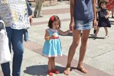 Desfile de gigantes y cabezudos. 
