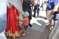 Desfile de gigantes y cabezudos. 