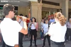 Desfile de gigantes y cabezudos. 