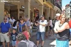 Desfile de gigantes y cabezudos. 