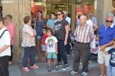 Desfile de gigantes y cabezudos. 
