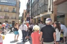 Desfile de gigantes y cabezudos. 