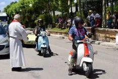 Foto 4 - Galer&iacute;a de im&aacute;genes de la bendici&oacute;n de veh&iacute;culos en Soria