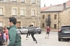 Imágenes de la Ronda de Santa Marina en Duruelo de la Sierra. /EM