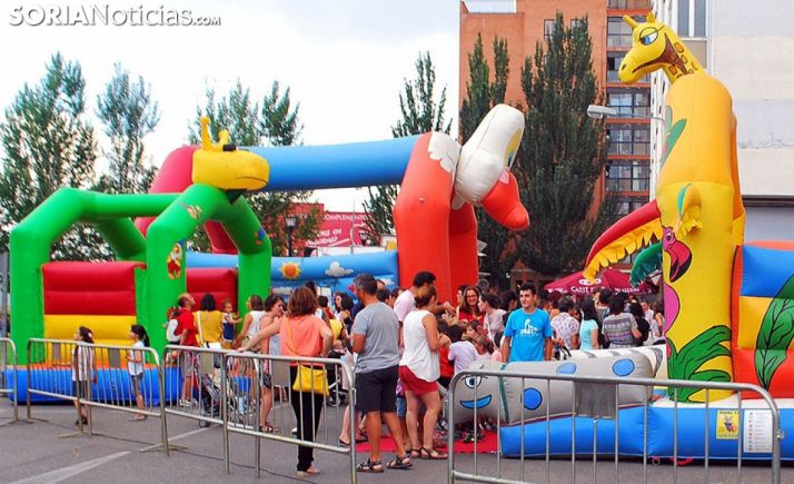 Castillos hinchables en una fiesta de la capital soriana. /SN