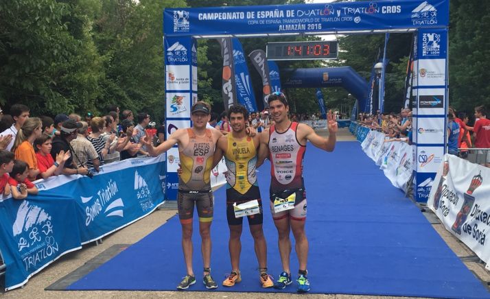 Viñuela, en el centro, en la edición adnamantina de 2016.