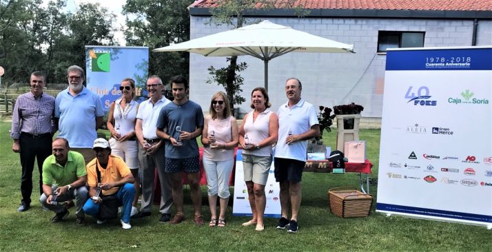 Sara López y Víctor Jiménez,   ganadores del Torneo de Golf Foes 40º Aniversario.