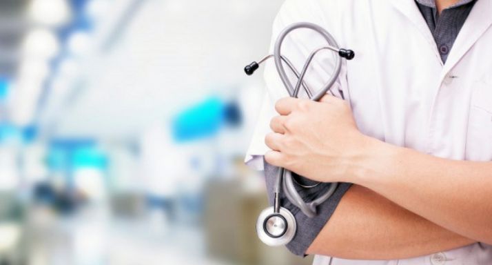 Sanidad se compromete a agotar la tasa de reposición anualmente