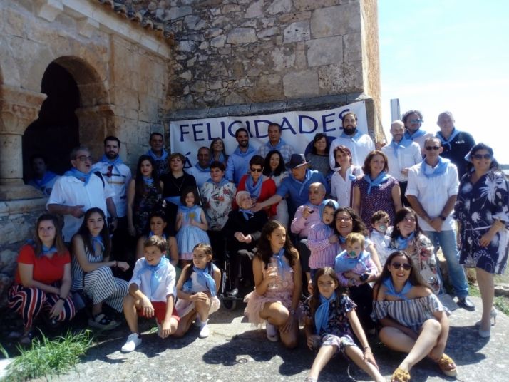 Áurea Isla Álvarez recibe un homenaje en Andaluz por su centenario