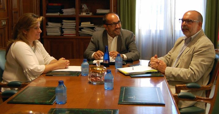 Latorre, (dcha.) junto a Rey y Pérez. /Dip.