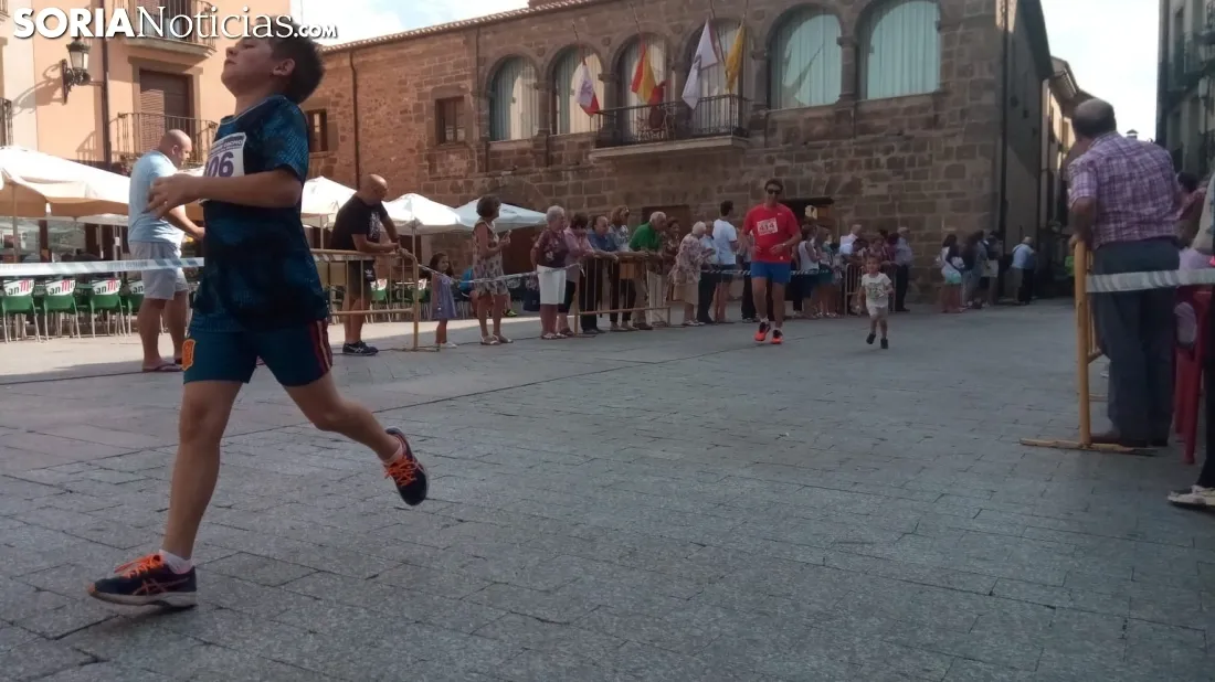 Imágenes de la Carrera Popular 'Fermín Cacho' en Ágreda. /SN