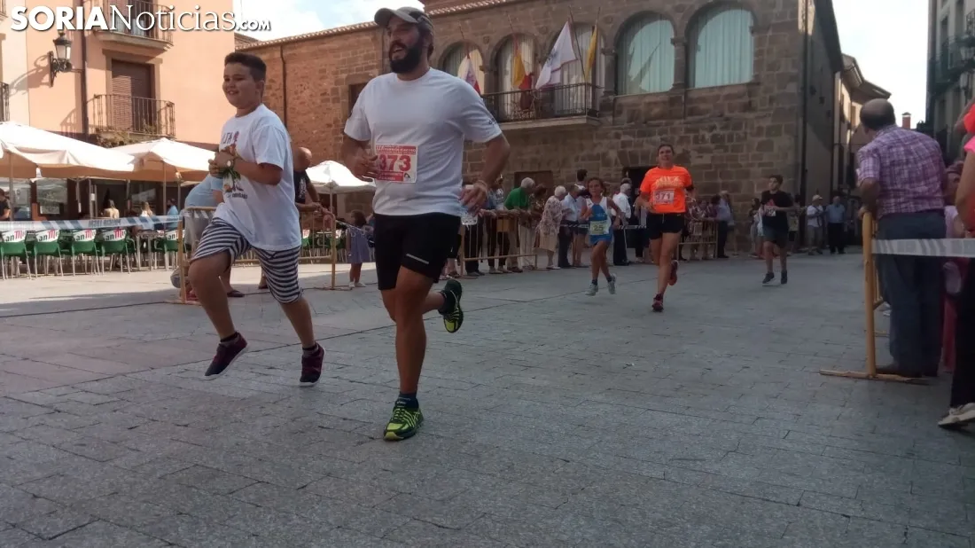 Imágenes de la Carrera Popular 'Fermín Cacho' en Ágreda. /SN