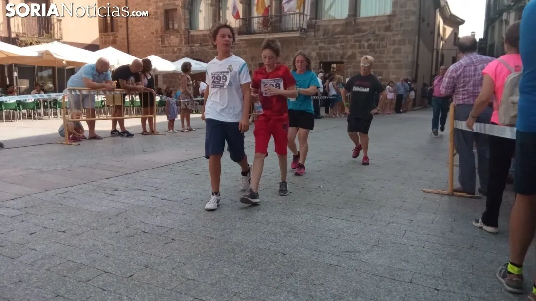 Imágenes de la Carrera Popular 'Fermín Cacho' en Ágreda. /SN