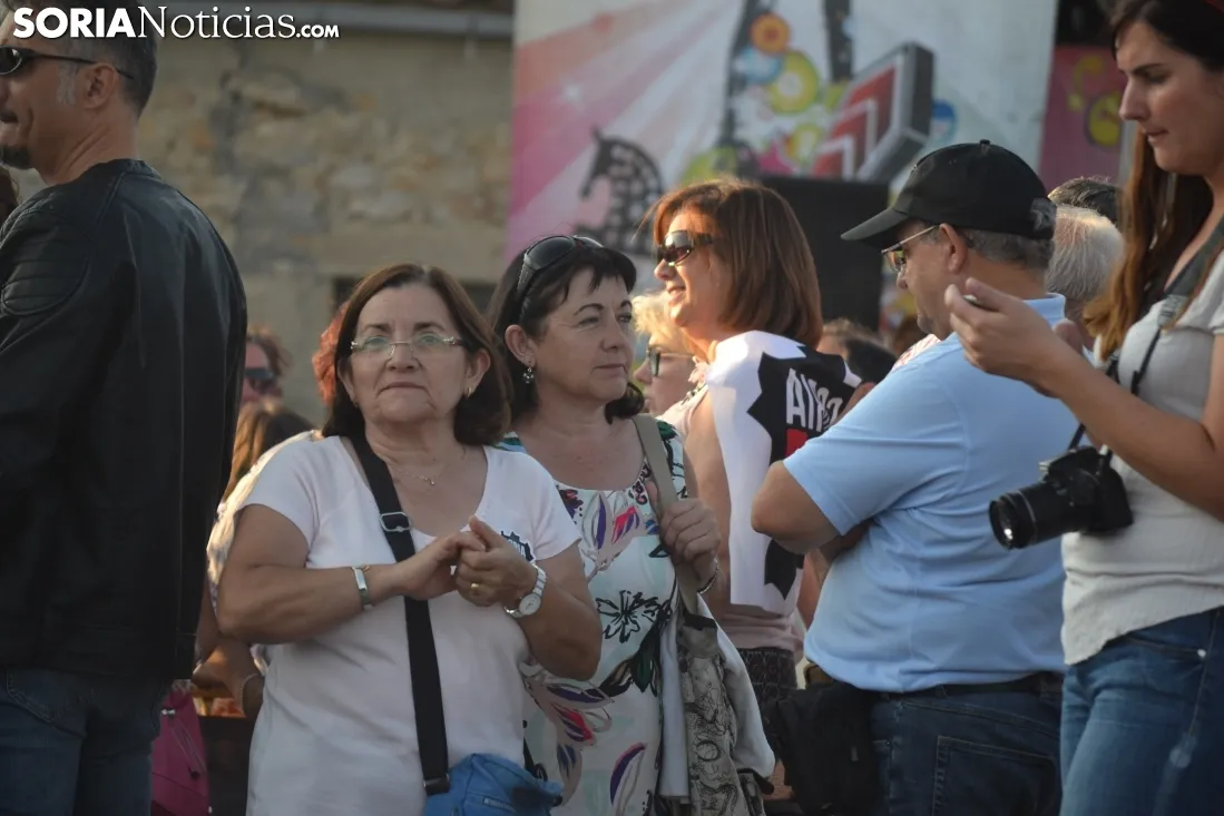 Foto 11 - GALER&Iacute;A: Cientos de sorianos cortan durante una hora la N-122 para exigir "&iexcl;Autov&iacute;a ya!"